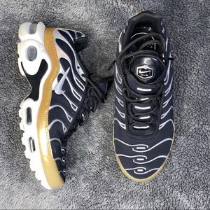 Black & gold Nike Air Max +